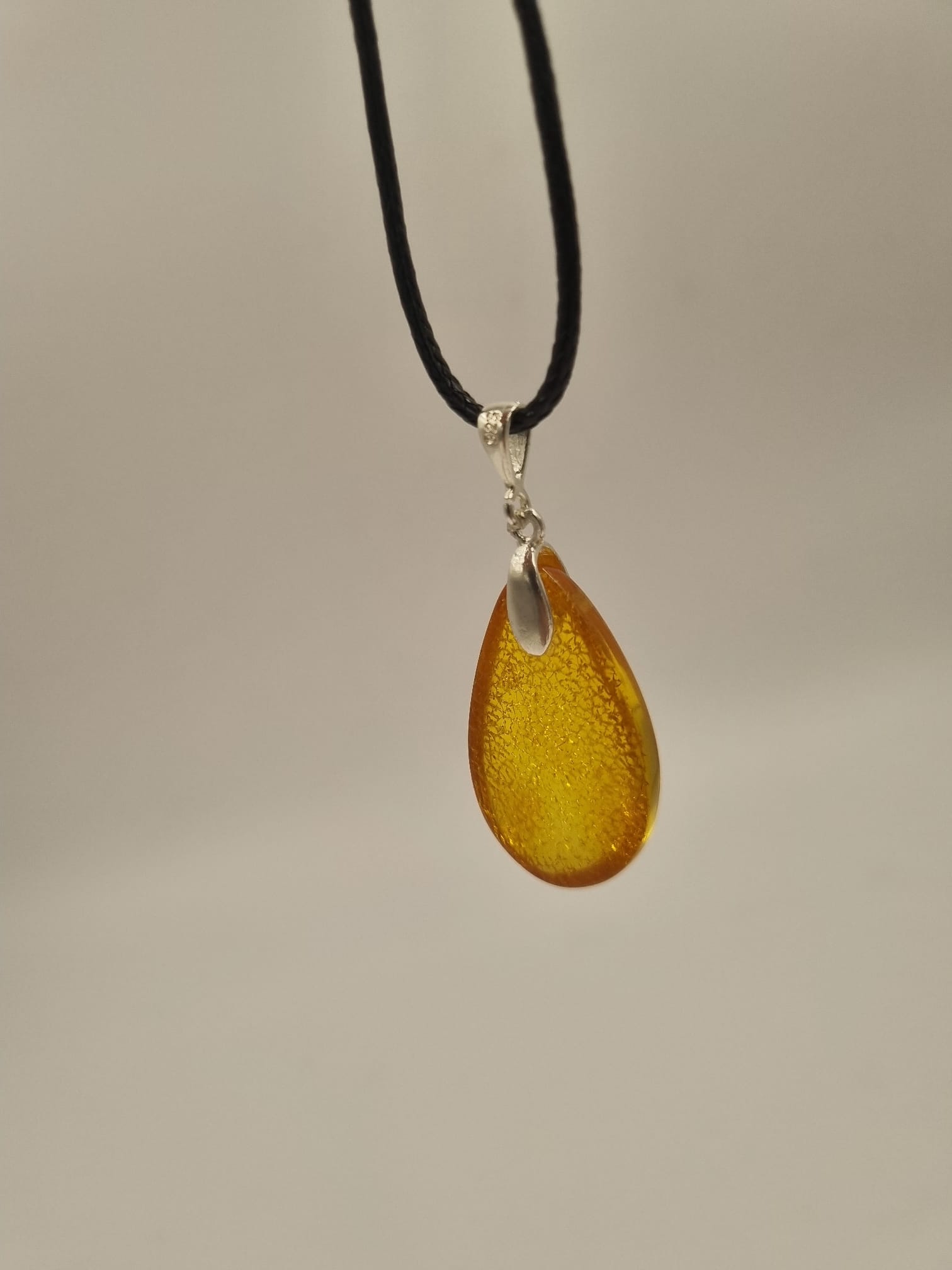 Kehribar Damla Kolye