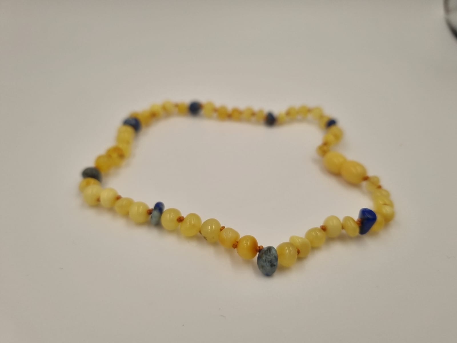 Kehribar Bebek -Sodalit Taşlıdır