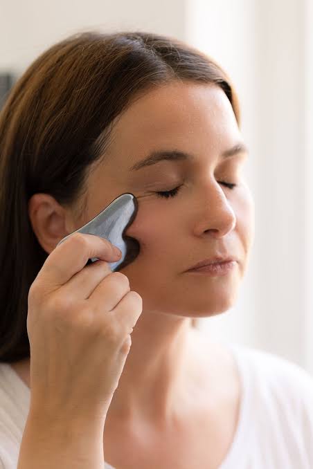 Terahertz Gua Sha – Ciltte Enerji, Ruhunda Yenilenme