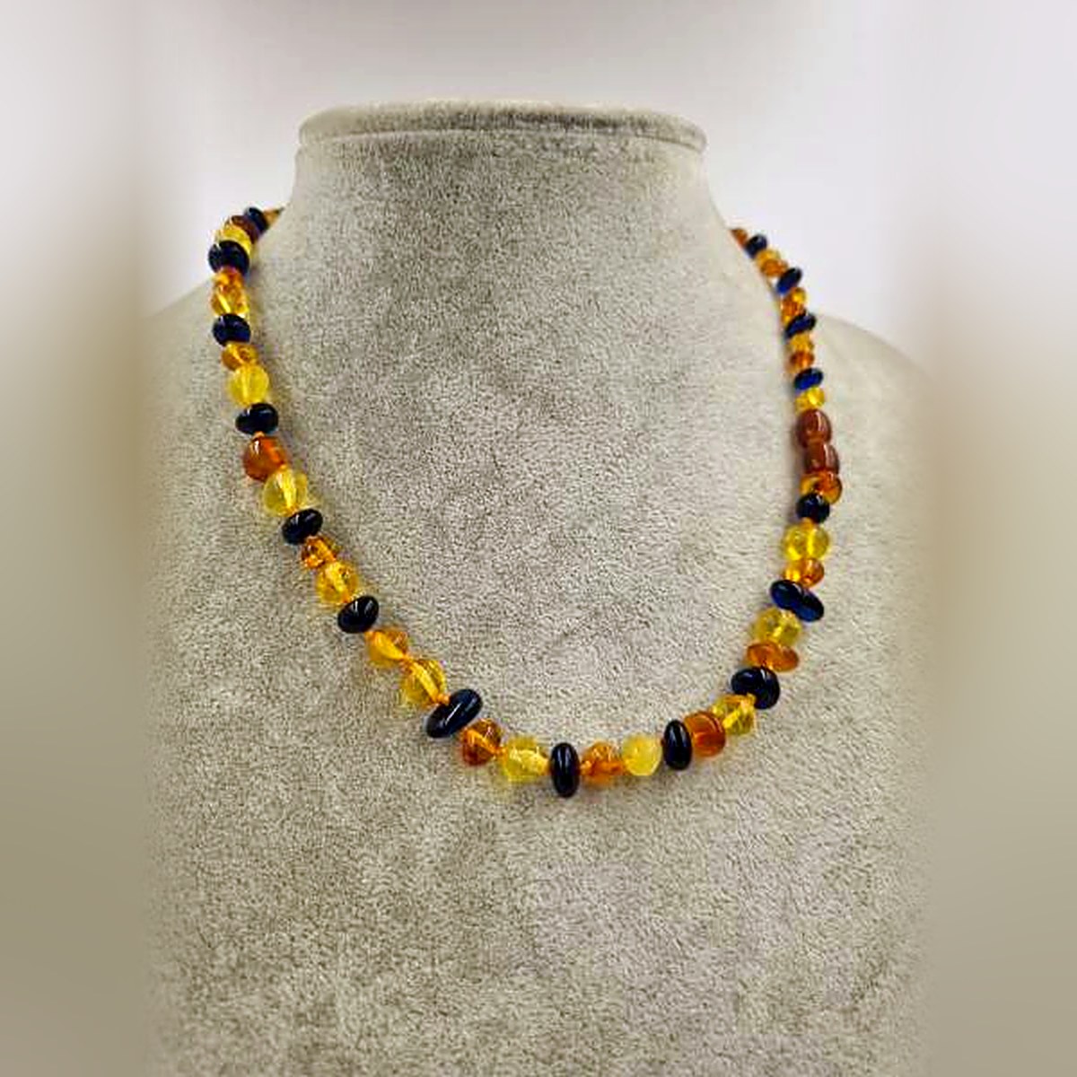KEHRİBAR LAPİS LAZULİ KOLYE — İki Kadim Hazinenin Dansı