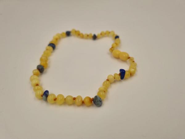 Kehribar Bebek -Sodalit Taşlıdır